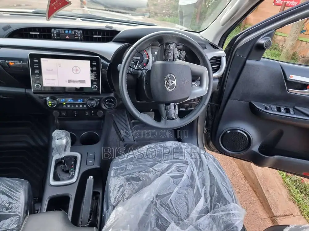Toyota Hilux 2022 - Image 14