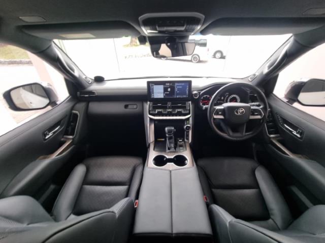 Toyota Land Cruiser 2023 - Image 8