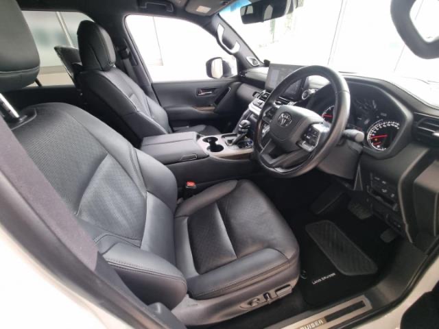 Toyota Land Cruiser 2023 - Image 9