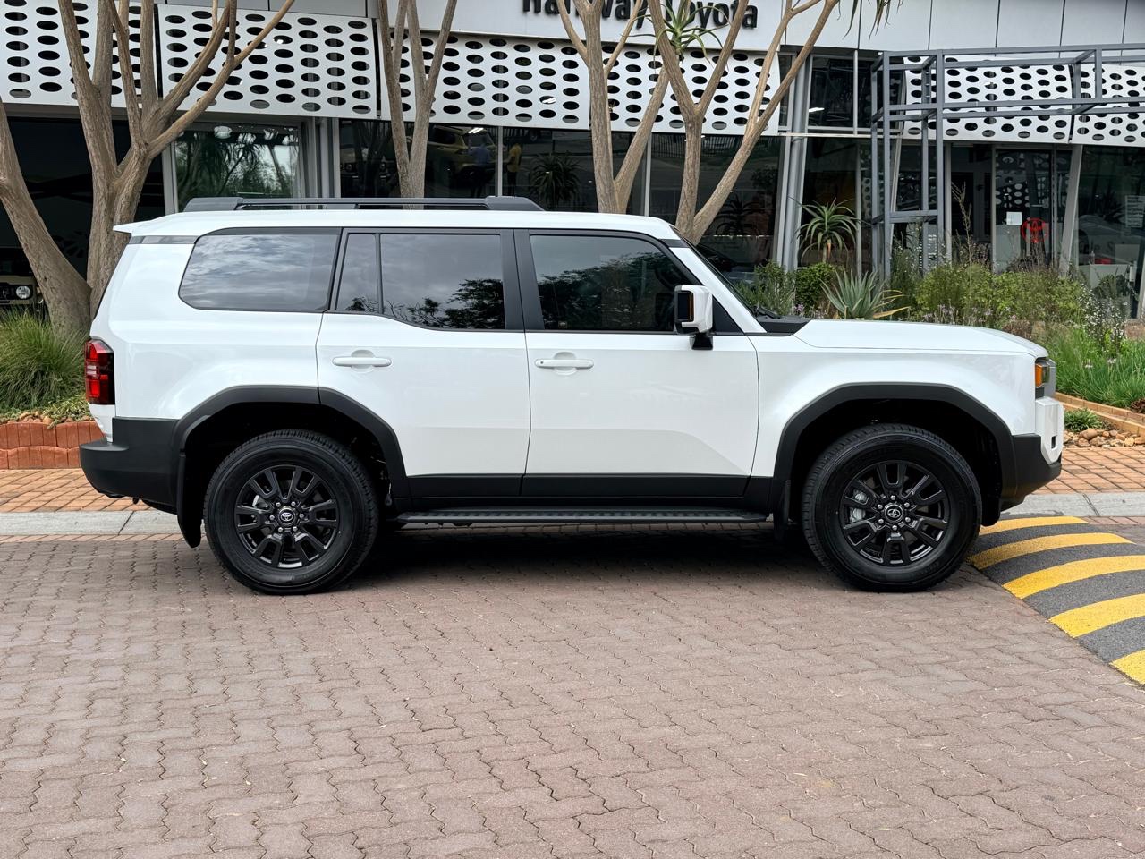 Toyota Land Cruiser 2024 - Image 7