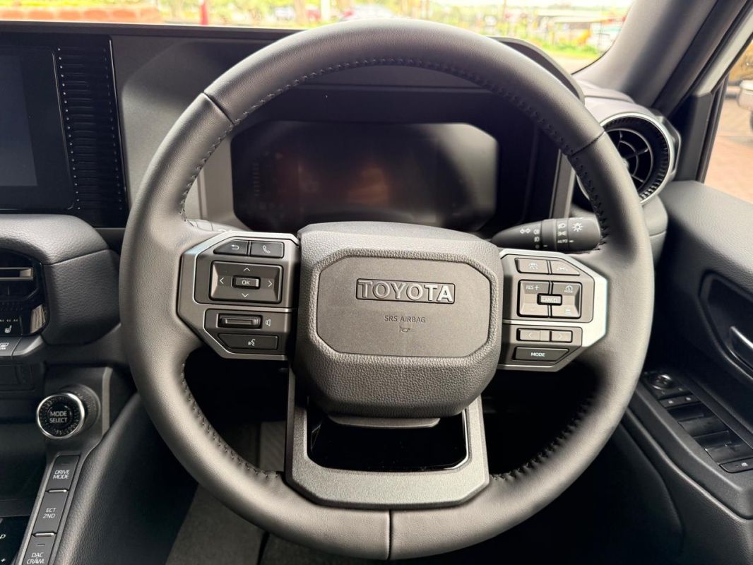 Toyota Land Cruiser 2024 - Image 6