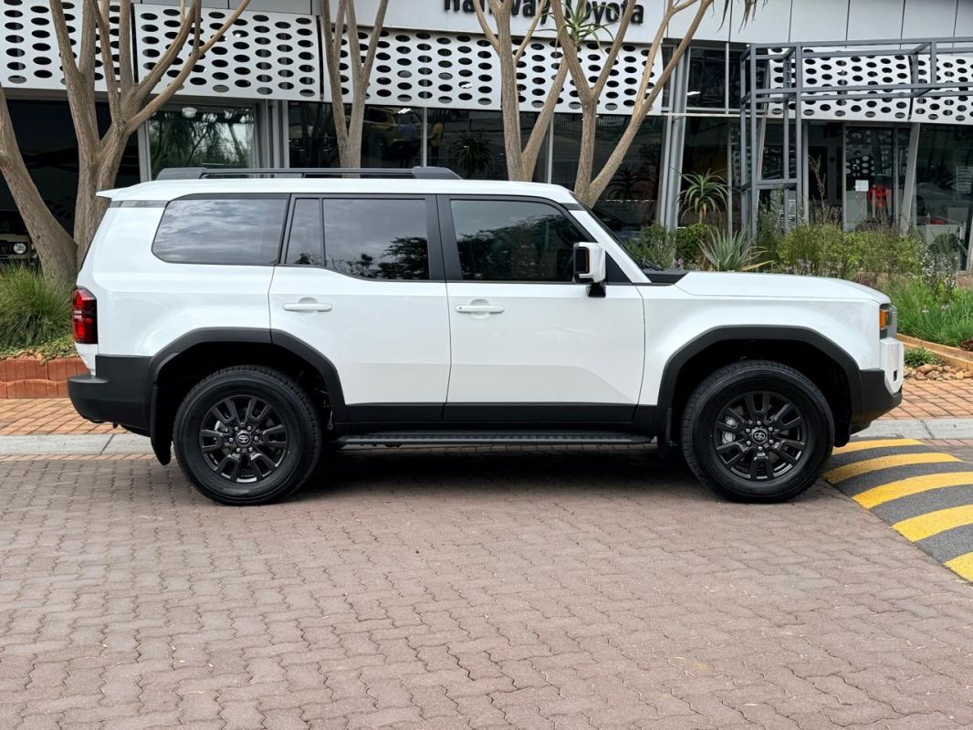 Toyota Land Cruiser 2024 - Image 7